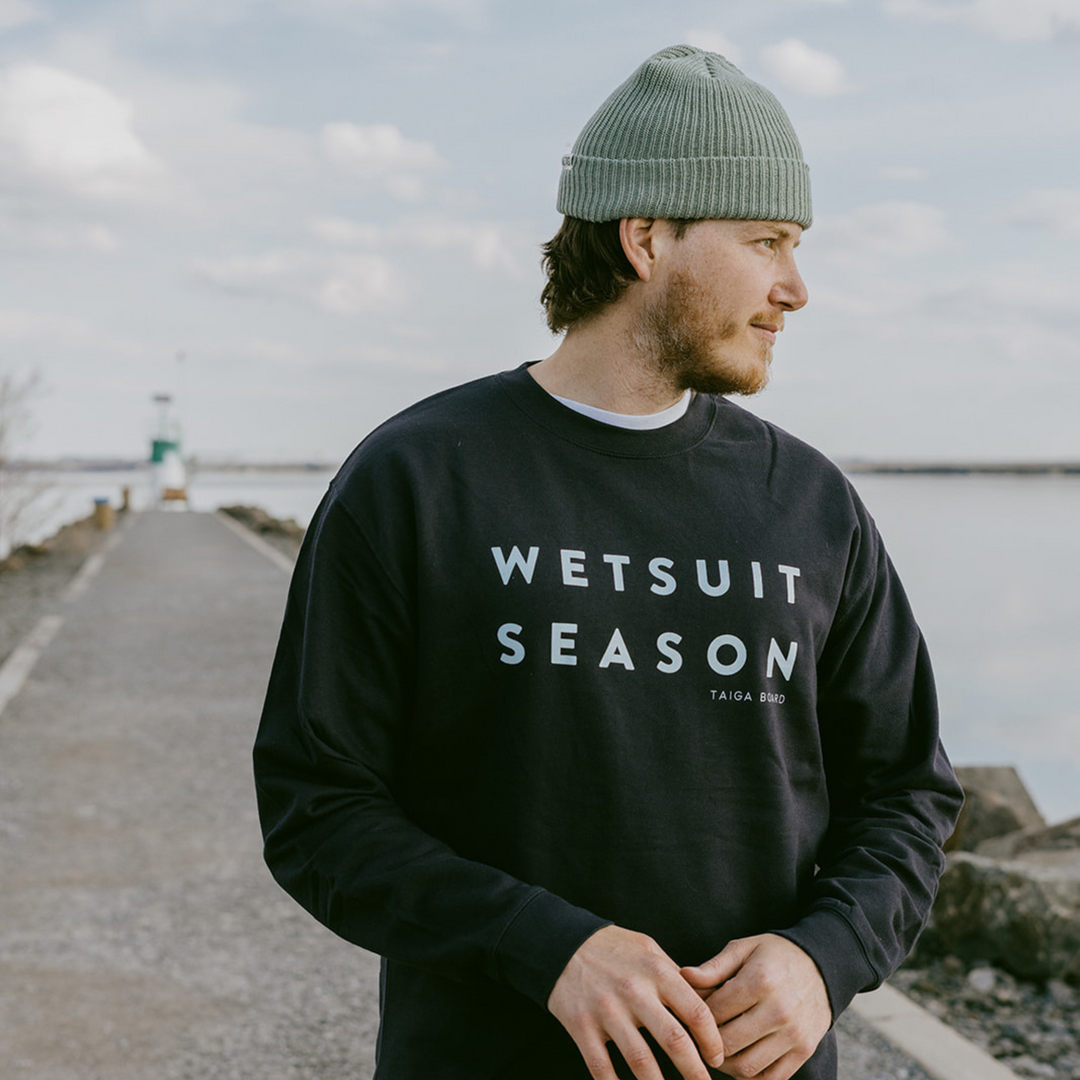 Man wearing the WETSUIT SEASON CREWNECK - blue