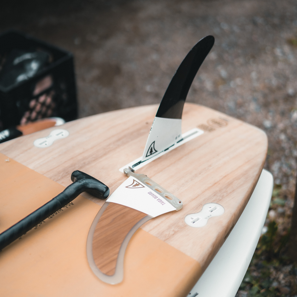 Central Plastic Fin Dolphin 8.0'' on a Hard SUP
